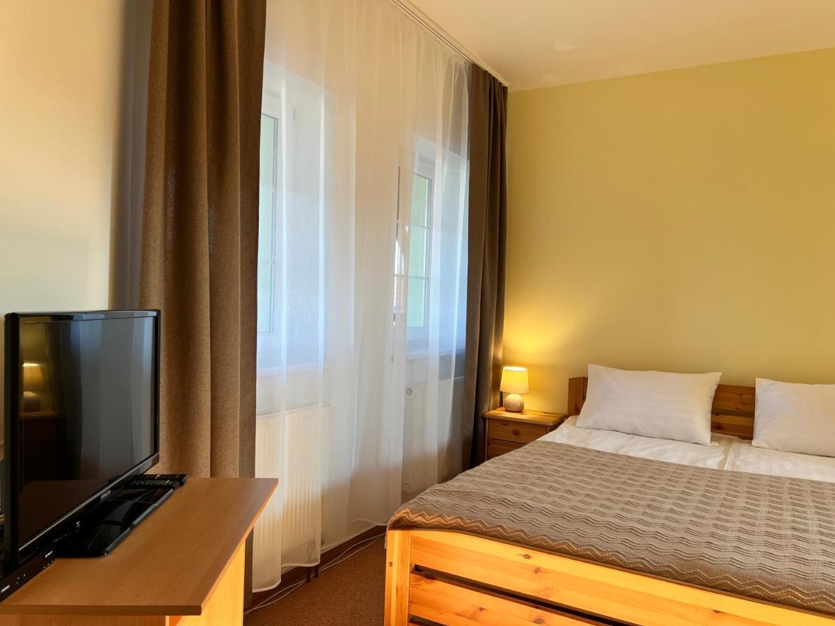 Hotel Marislav Cesnovice Eksteriør billede