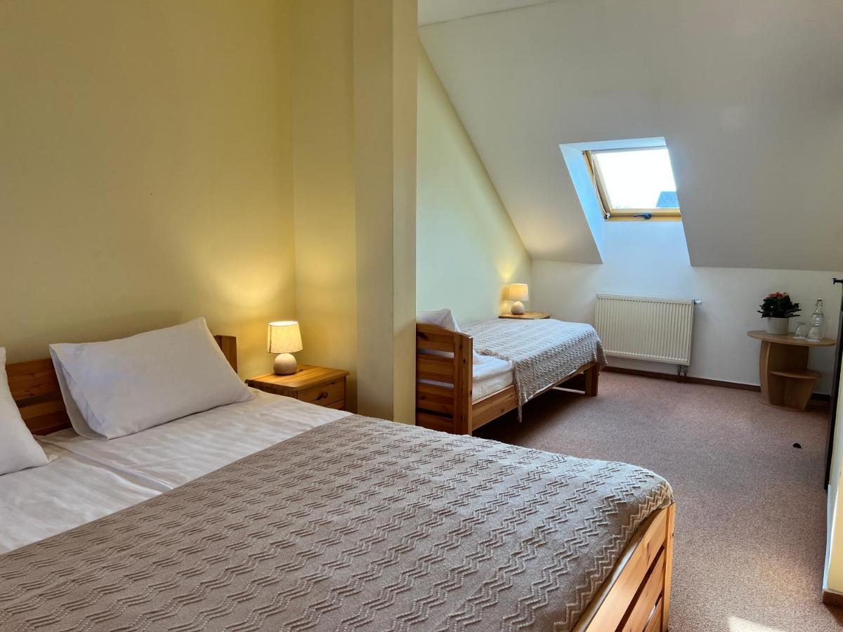 Hotel Marislav Cesnovice Eksteriør billede