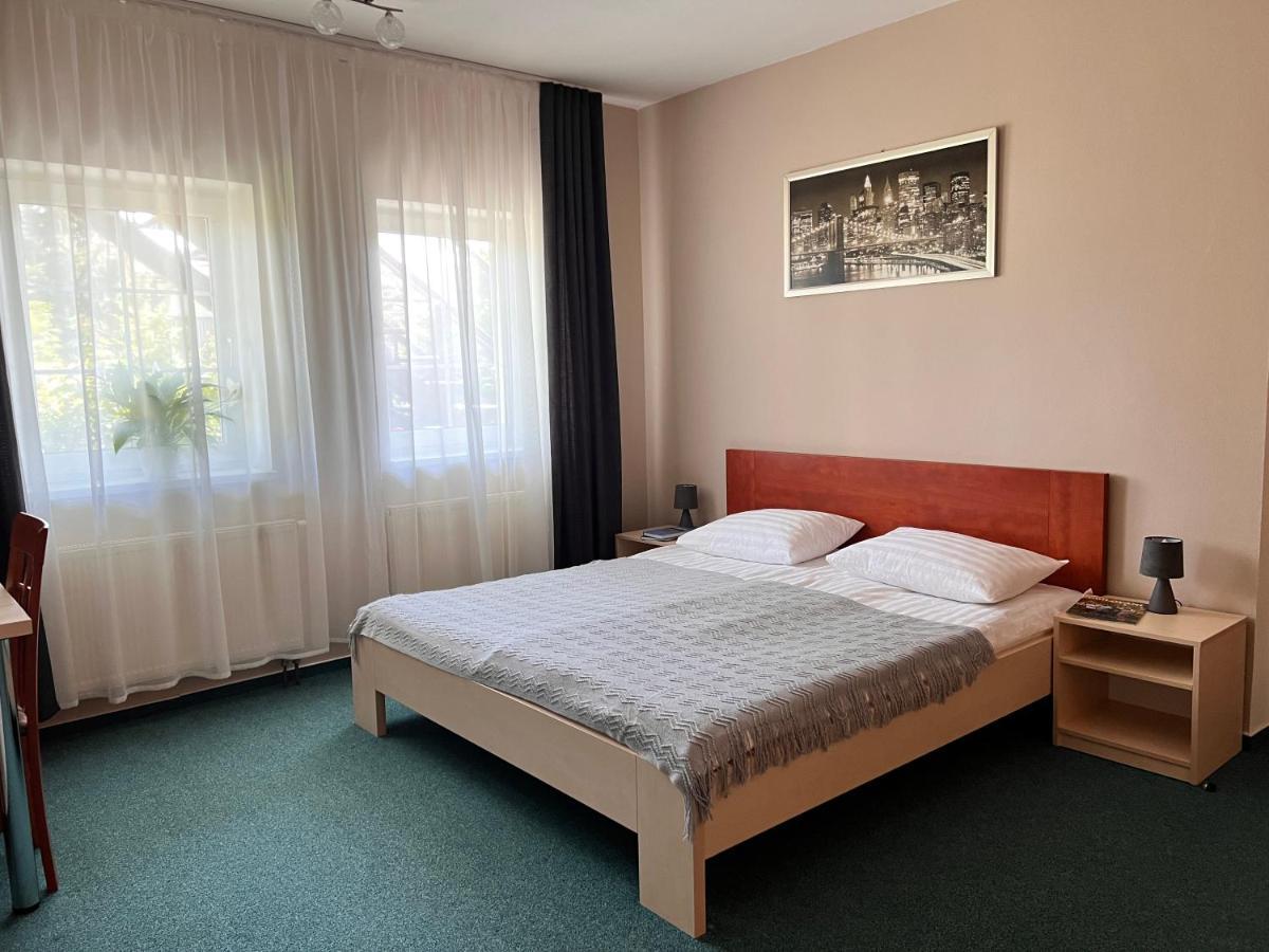Hotel Marislav Cesnovice Eksteriør billede