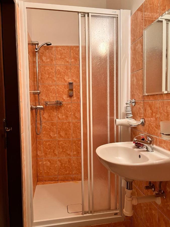 Hotel Marislav Cesnovice Eksteriør billede