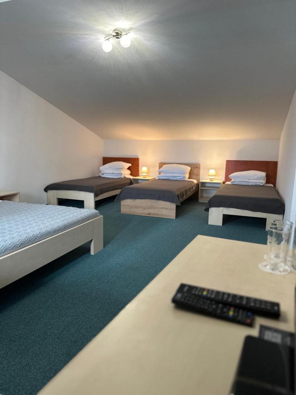 Hotel Marislav Cesnovice Eksteriør billede